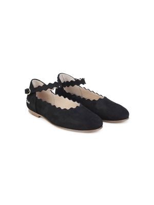 Chloé Kids scalloped-edge ballerina leather shoes - Black