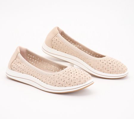 Clarks Cloudsteppers Stretch Slip-On-Breeze Roam