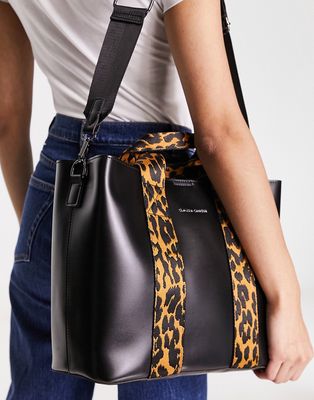 Claudia Canova tote bag with leopard print detail and cross-body strap in black