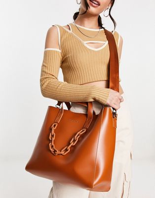 Claudia Canova tote bag with tonal chain detail and cross-body strap in tan-Brown