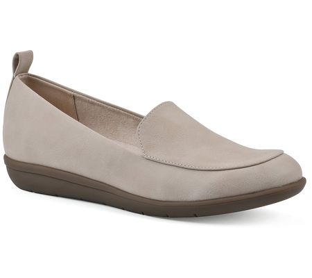 Cliffs by White Mountain Moc Loafer - Twiggy