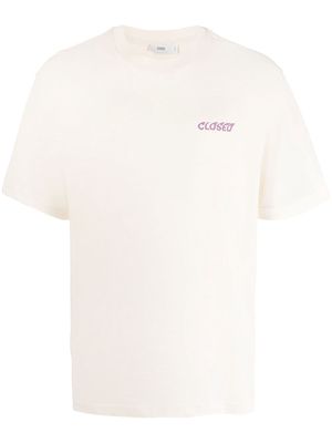 Closed chest logo-print detail T-shirt - Neutrals