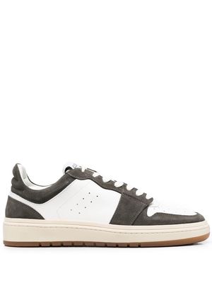 Closed low-top leather sneakers - White