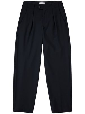 Closed Mawson pleat-detail tapered trousers - Black