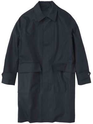 Closed spread-collar single-breasted coat - Black