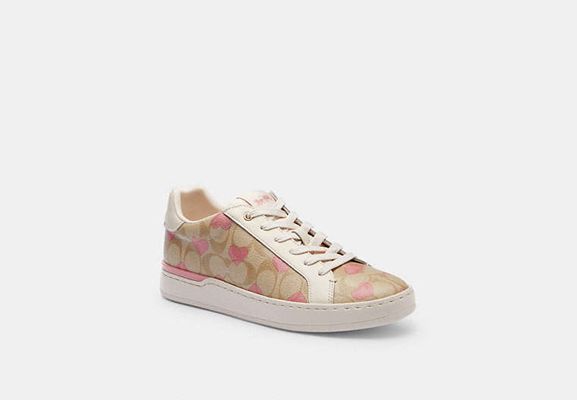 Coach Outlet Clip Low Top Sneaker In Signature Canvas With Hearts - Beige