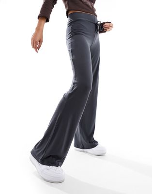 COLLUSION low rise straight leg pant in gray-Black