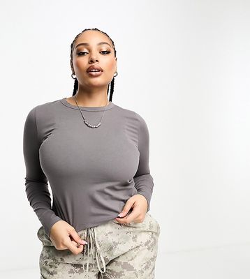 COLLUSION Plus long sleeve fitted top in gray-Neutral