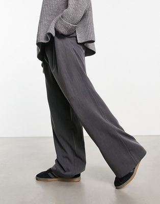 COLLUSION puddle smart tailored pants in charcoal-Gray