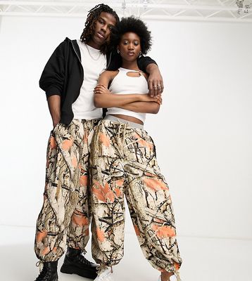 COLLUSION Unisex oversized printed camo parachute cargo pants-Neutral