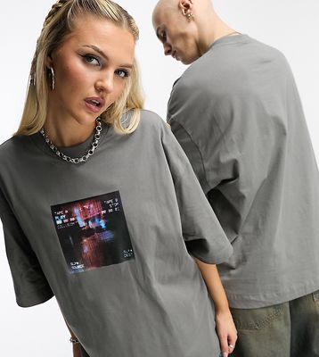 COLLUSION Unisex photographic print t-shirt in charcoal-Gray