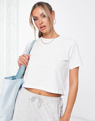 Columbia Unionville back print cropped t-shirt in white - Exclusive at ASOS