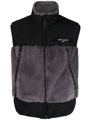 Comme Des Garçons Homme Sherpa logo-patch vest - Grey