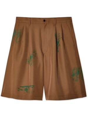 Comme Des Garçons Shirt spray paint-print shorts - Brown