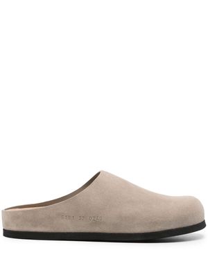 Common Projects embossed-logo leather slippers - Neutrals