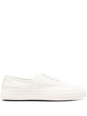 Common Projects logo-print leather sneakers - Neutrals