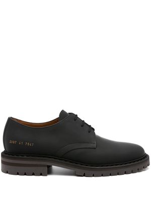 Common Projects serial number-print leather Derby shoes - Black