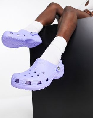 Crocs classic shoe in digital violet-Purple