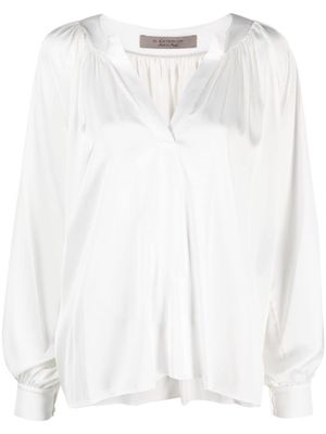 D.Exterior pleated V-neck blouse - White