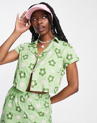 Daisy Street cropped boxy shirt in retro smile graphic floral - part of a set-Green