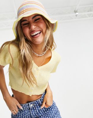 Daisy Street cropped knitted short sleeve cardigan in lemon-Yellow