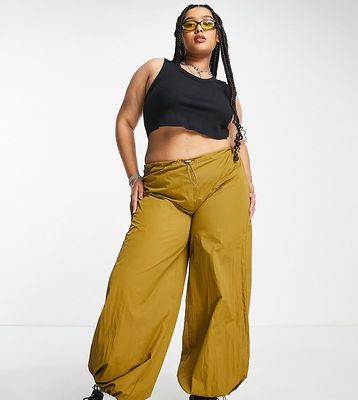 Daisy Street Plus relaxed wide leg parachute pants with drawstring waist in khaki-Green