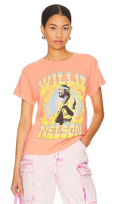 DAYDREAMER Willie Nelson Outlaw Country Tour Tee in Peach