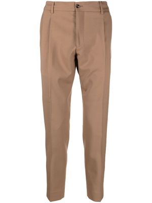 Dell'oglio pleat-detail tapered chinos - Brown