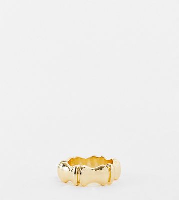 DesignB Curve bamboo ring in gold tone