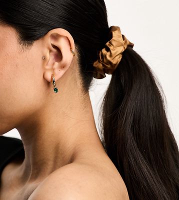 DesignB London emerald glass mini hoop earrings in gold