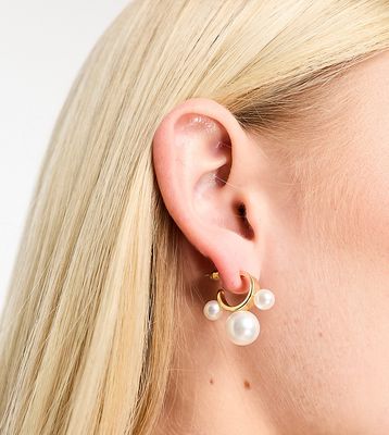DesignB London graduated pearl hoop earrings in gold