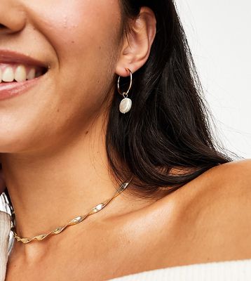 DesignB London hoop earrings with pearl pendant in gold