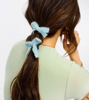 DesignB London knitted hair ribbon in sage green