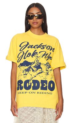 Diamond Cross Ranch Buck T-shirt in Yellow