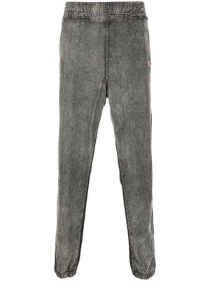 Diesel logo-patch tapered-leg trousers - Grey