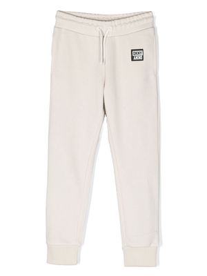 Dkny Kids logo-patch tapered trousers - White
