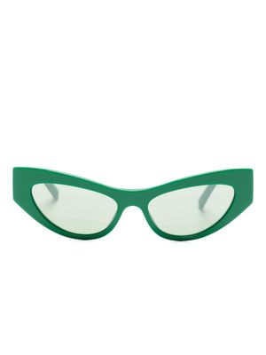 Dolce & Gabbana Eyewear logo-plaque cat-eye sunglasses - Green
