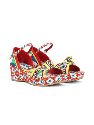 Dolce & Gabbana Kids Carretto-print ankle-strap wedges - Red