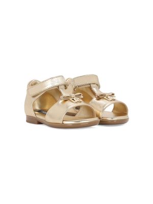 Dolce & Gabbana Kids logo-plaque leather sandals - Gold