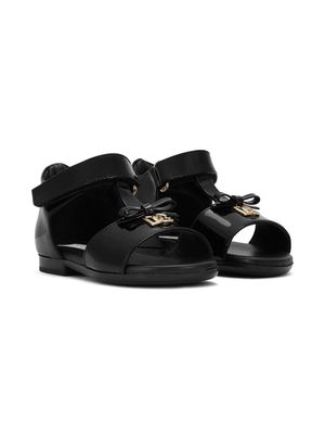 Dolce & Gabbana Kids logo-plaque open-toe sandals - Black