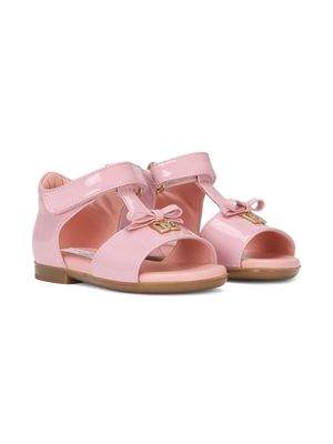 Dolce & Gabbana Kids logo-plaque touch-strap sandals - Pink