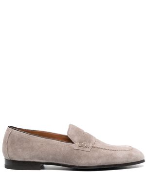 Doucal's almond-toe suede loafers - Grey