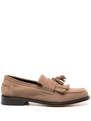 Doucal's fringed tassel-detail suede loafers - Brown