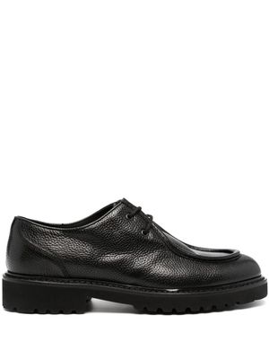 Doucal's grained leather lace-up shoes - Black