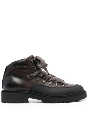 Doucal's lace-up leather ankle boots - Brown