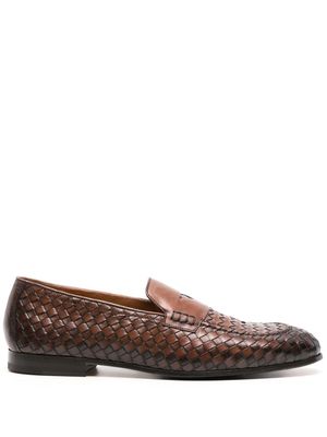Doucal's penny-slot woven leather loafers - Brown