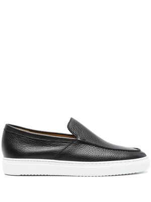 Doucal's slip-on leather loafers - Black