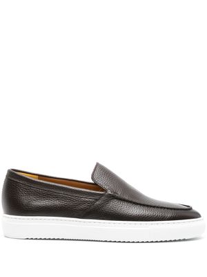 Doucal's slip-on leather loafers - Brown