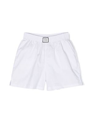 Douuod Kids logo-patch cotton shorts - White