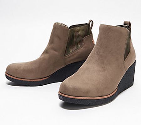 Dr. Scholl's Wedge Chelsea Boots- Lean In